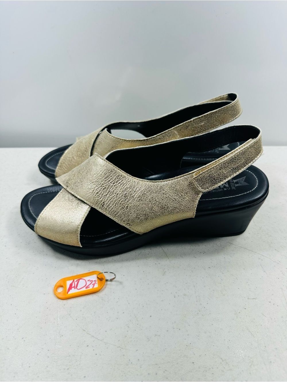Mephisto Slingback Cross Strap Wedge Sandals Women’s Size EUR 40, Gold $200
